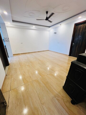 Master Bedroom in 3 BHK Builder Floor at RWA Residential Society Sector 46, Sector 46 – for Rent
