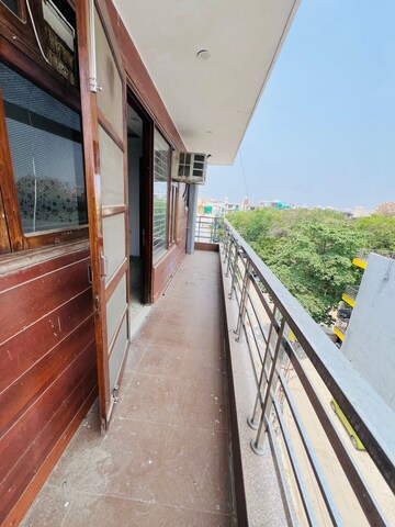 Balcony in 3 BHK Builder Floor at RWA Residential Society Sector 46, Sector 46 – for Rent