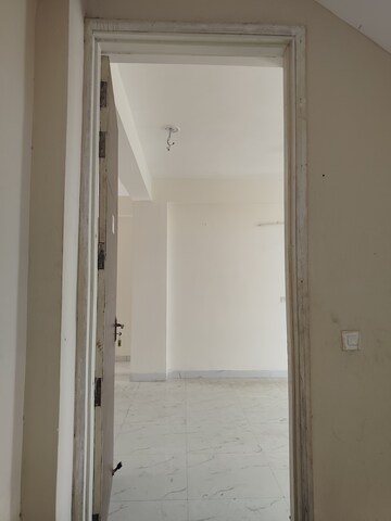Building Lobby in 3 BHK Builder Floor at TDI The Retreat, Sector 89 – for Rent