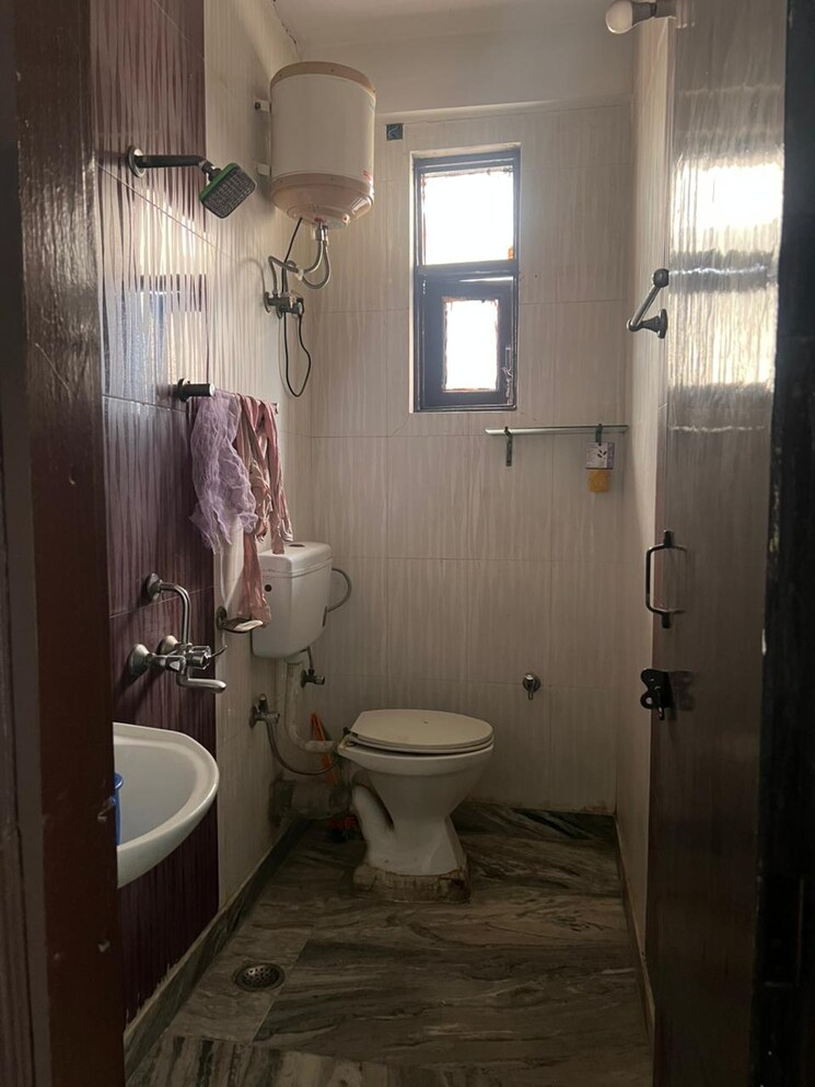 Attached Bathroom, vasant kunj 1 Bedroom 800 Sq.Ft. Builder Floor In Vasant Kunj Delhi 8716346