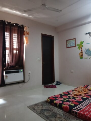 Living Room in 4 BHK Builder Floor at RWA Residential Society Sector 46, Sector 46 – for Rent