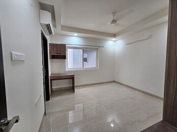 Room in 4 BHK Apartment at Niharika Skyline, Khajaguda – for Rent