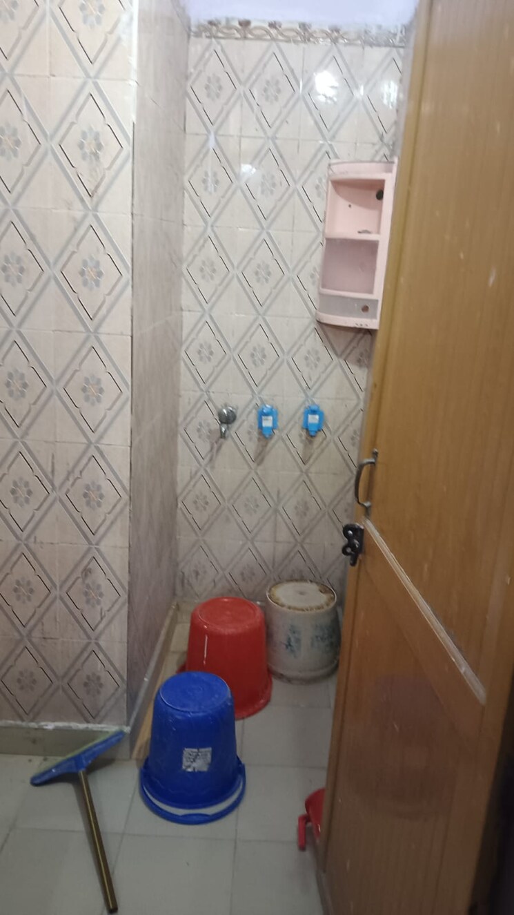 Bathroom, dwarka mor 1 Bedroom 450 Sq.Ft. Builder Floor In Dwarka Mor Delhi 8716373