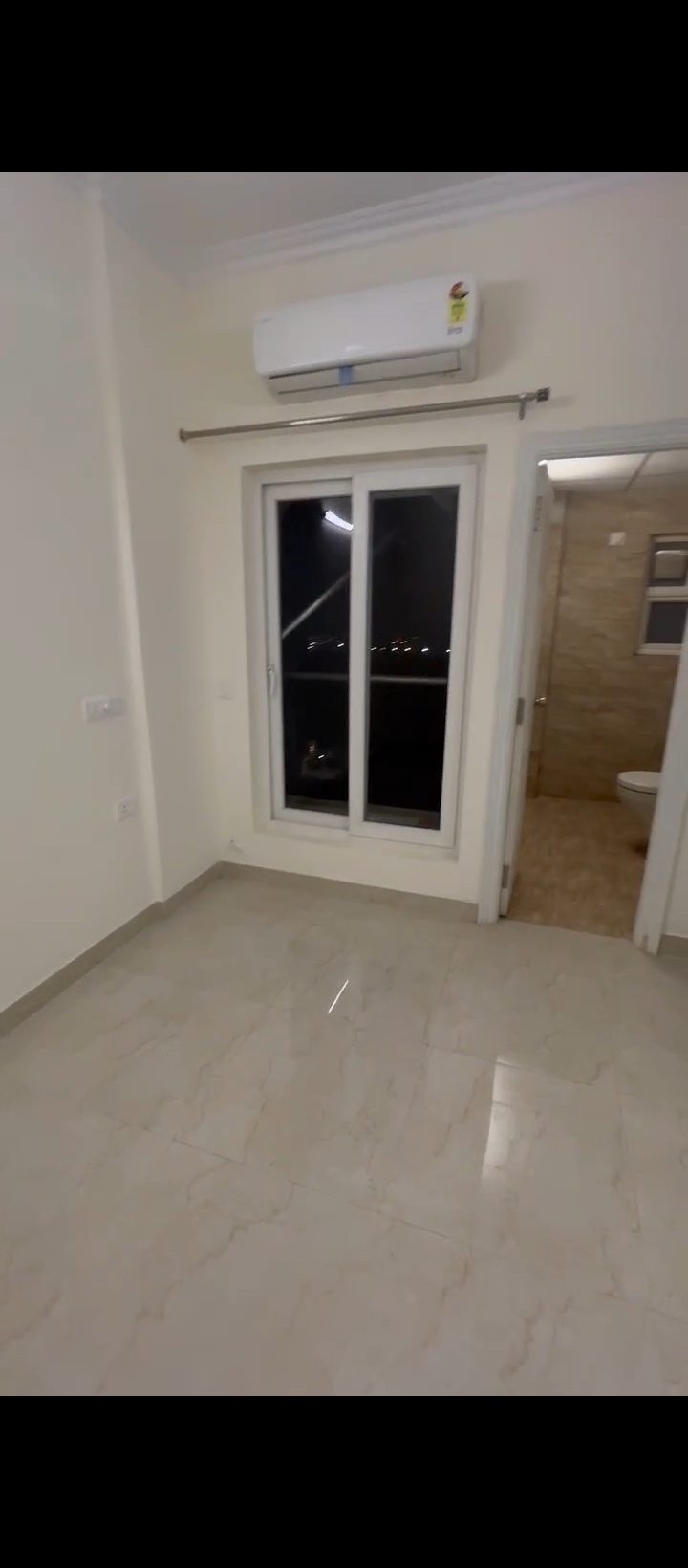 3 BHK + Servant Room,Study Room,Extra Room Apartment For Rent in Shree Vardhman Victoria