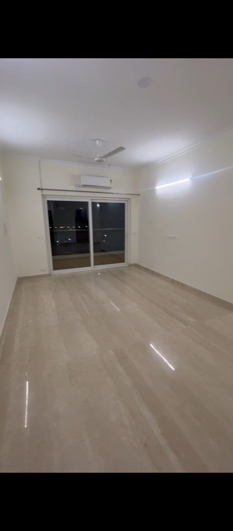 Room, shree-vardhman-victoria 3 Bedroom 1950 Sq.Ft. Apartment In Sector 70 Gurgaon 8716371