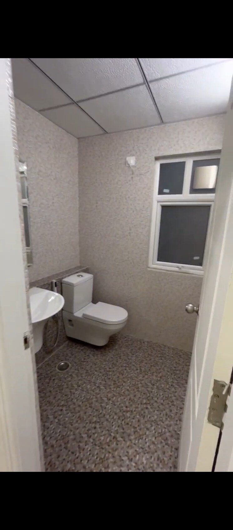 Bathroom, shree-vardhman-victoria 3 Bedroom 1950 Sq.Ft. Apartment In Sector 70 Gurgaon 8716371