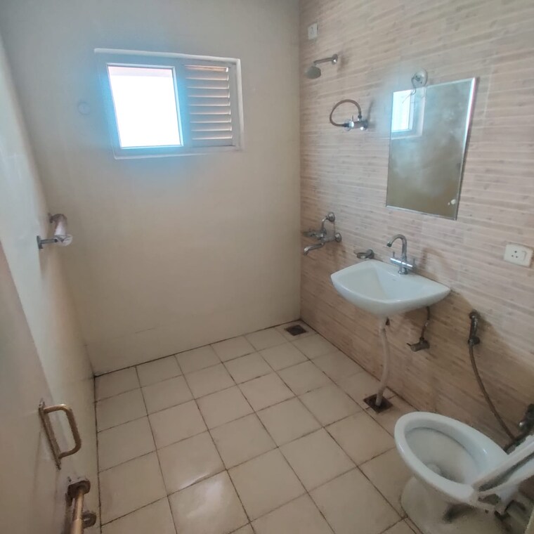 Bathroom, upavp-ganga-yamuna-and-hindon-enclave 4 Bedroom 2150 Sq.Ft. Apartment In Pratap Vihar Ghaziabad 8716402