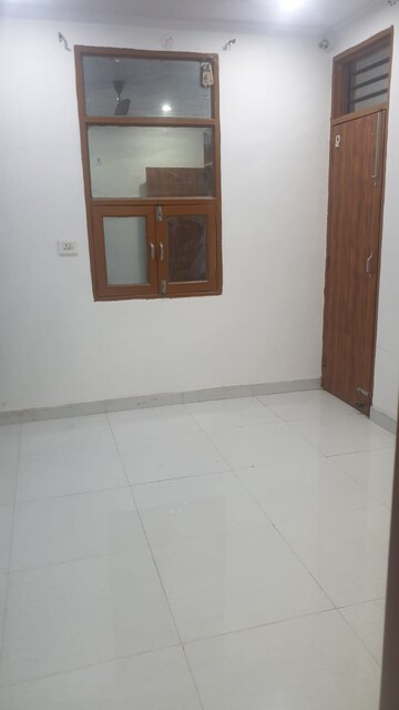 Room in 2 BHK Builder Floor at Dwarka Mor – for Rent