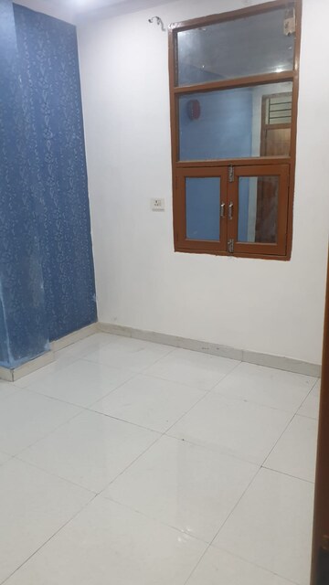 Room in 2 BHK Builder Floor at Dwarka Mor – for Rent