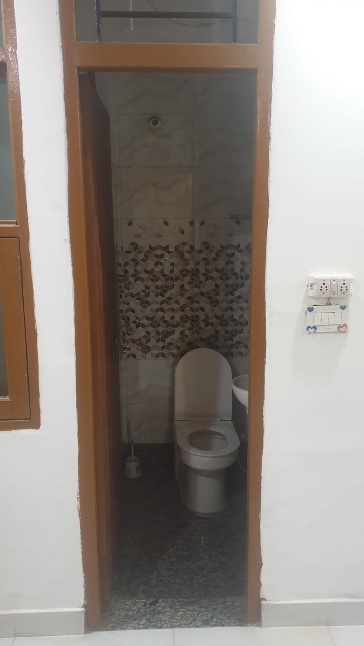 Bathroom, dwarka mor 2 Bedroom 540 Sq.Ft. Builder Floor In Dwarka Mor Delhi 8716438