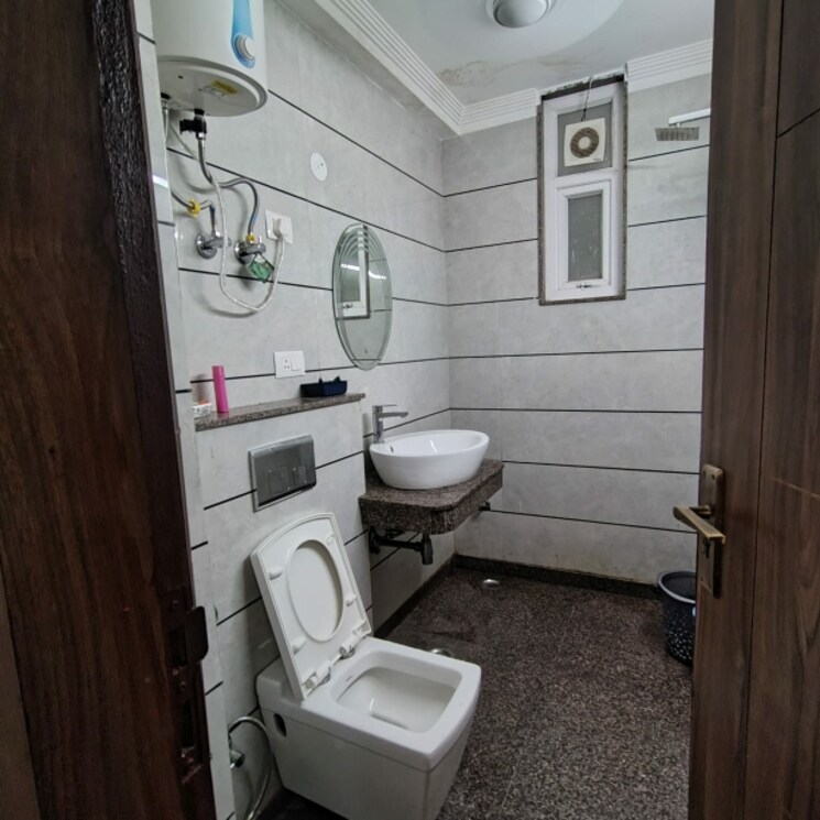 Bathroom, ss-mayfield-gardens 3 Bedroom 1950 Sq.Ft. Builder Floor In Sector 51 Gurgaon 8716460