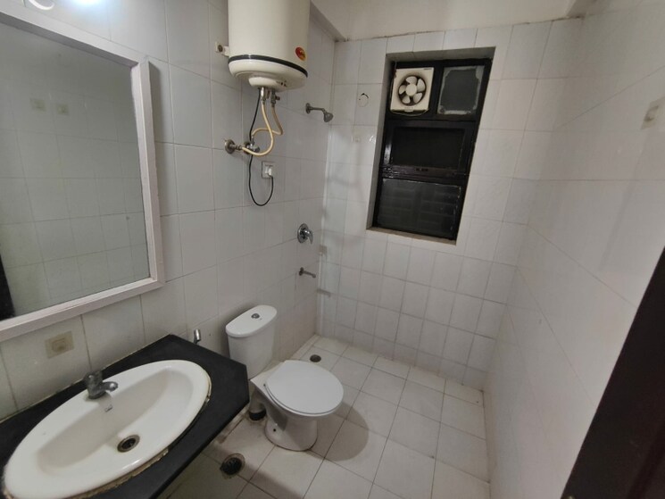 Bathroom, ss-mayfield-gardens 3 Bedroom 1950 Sq.Ft. Builder Floor In Sector 51 Gurgaon 8716460