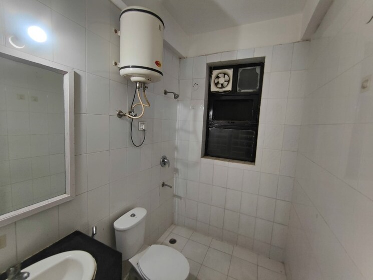 Bathroom, ss-mayfield-gardens 3 Bedroom 1950 Sq.Ft. Builder Floor In Sector 51 Gurgaon 8716460