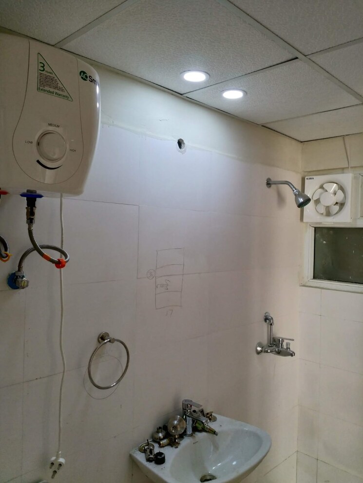 Bathroom, paramount-emotions 3 Bedroom 1380 Sq.Ft. Apartment In Sector 1 Greater Noida Greater Noida 8716499