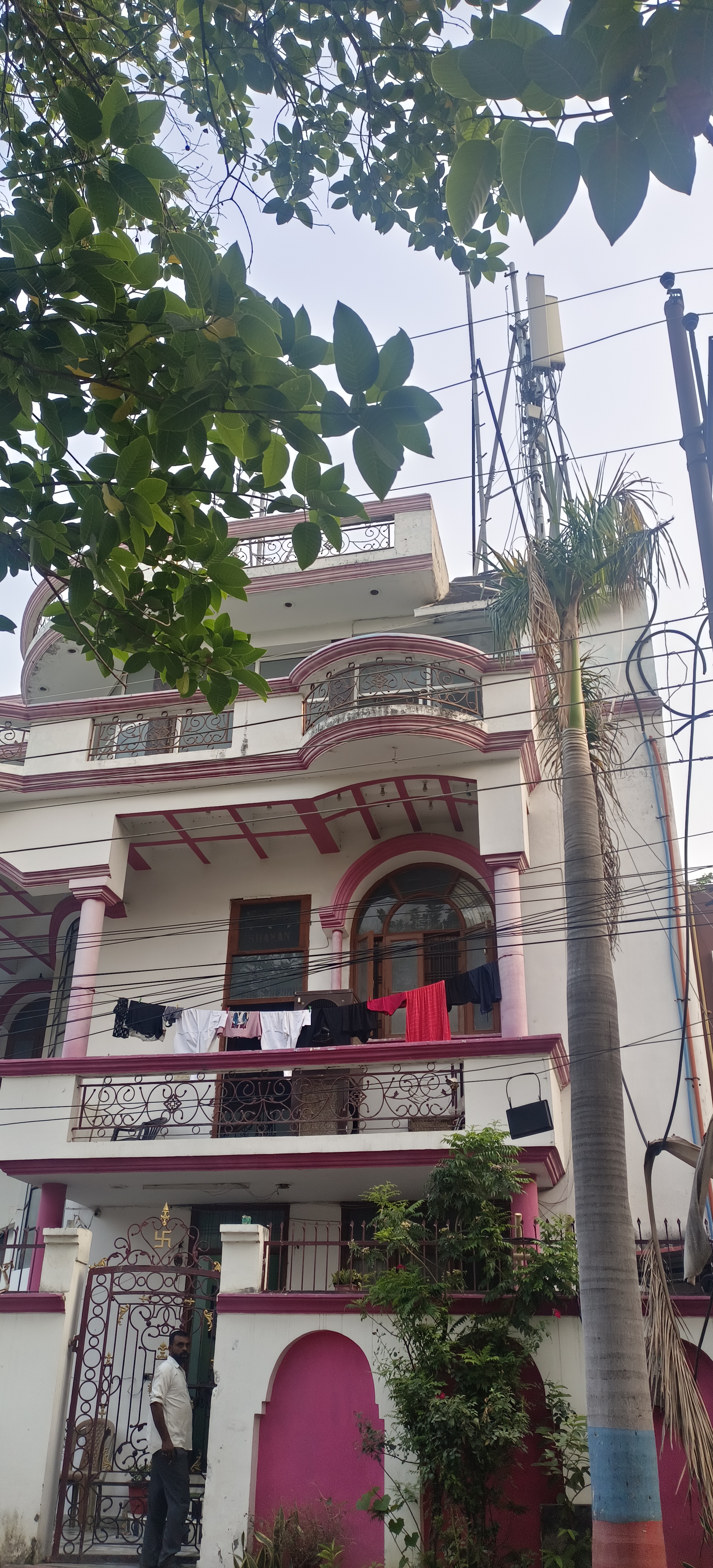 6+ BHK + Servant Room Independent House For Sale in Gomti Nagar