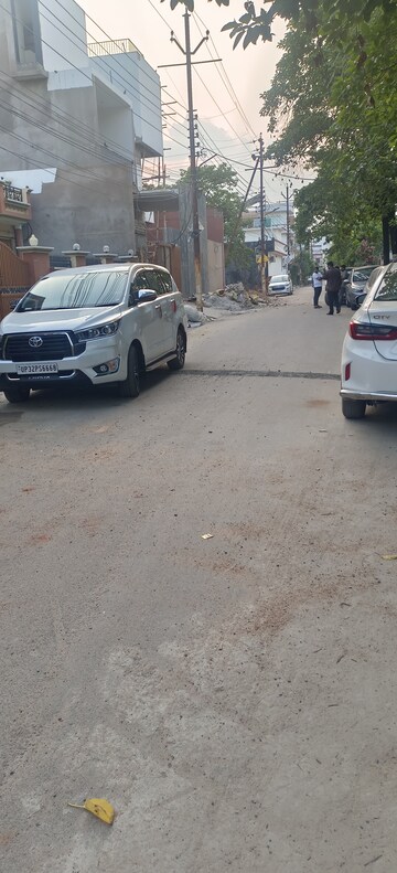 Parking in 6+ BHK Independent House at Gomti Nagar – for Sale