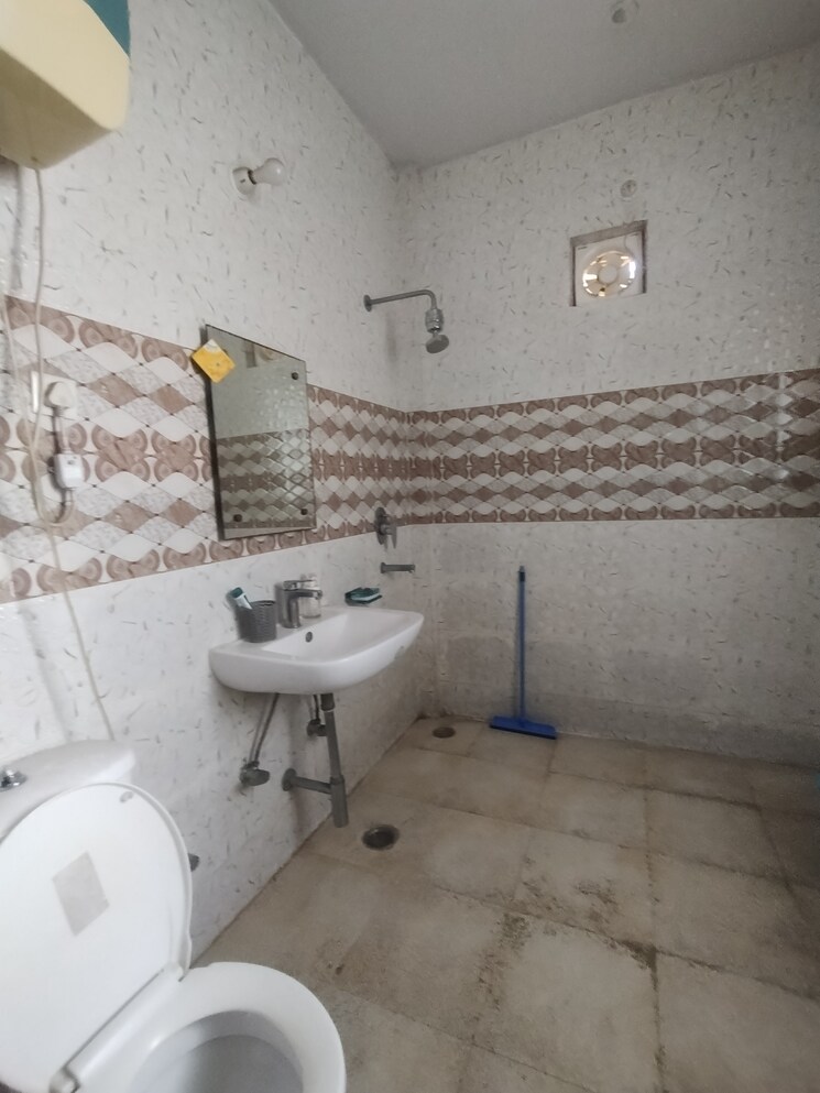 Bathroom, ansal-sushant-lok-i 2 Bedroom 300 Sq.Yd. Builder Floor In Sector 43 Gurgaon 8716563