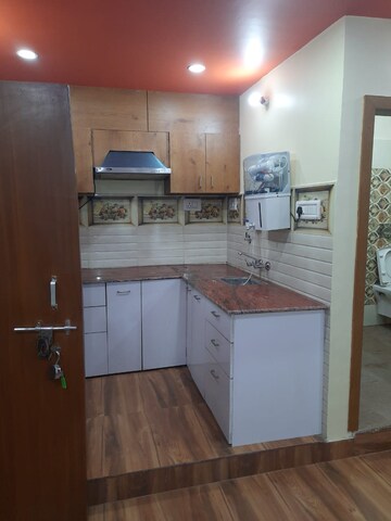 Kitchen in 1.5 BHK Builder Floor at Aliganj Plaza, Aliganj – for Rent