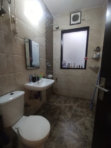 Bathroom in 2 BHK Builder Floor at ROF Portico, Sector 43 – for Rent