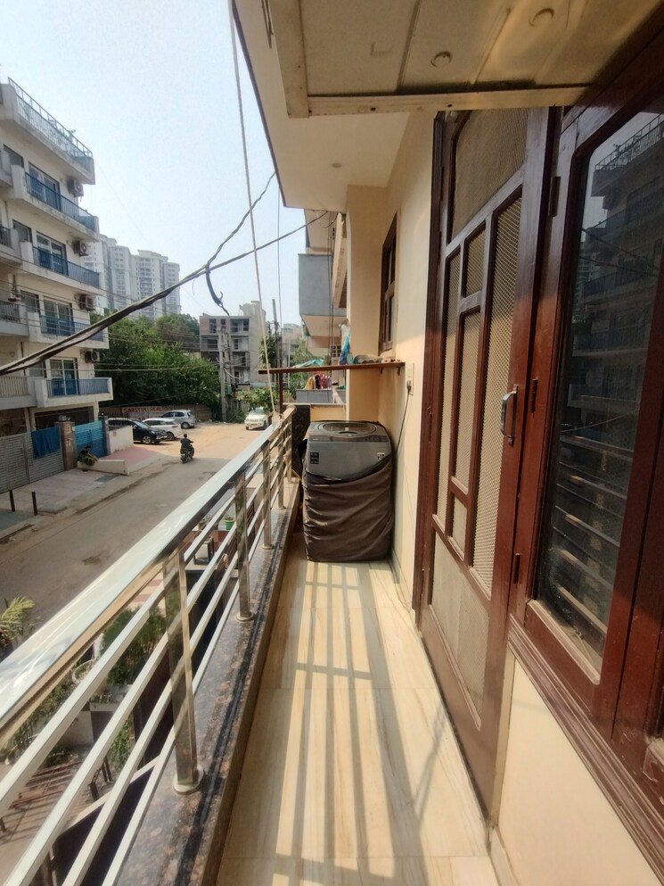 Balcony, rof-portico 2 Bedroom 104 Sq.Yd. Builder Floor In Sector 43 Gurgaon 8716571