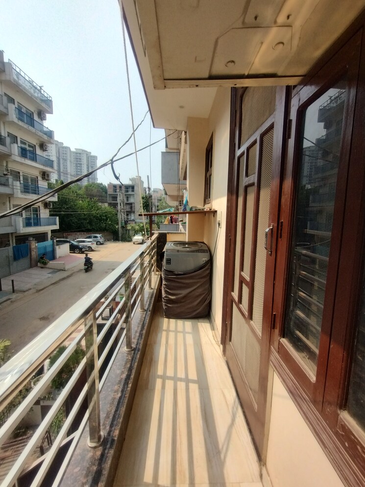 Exterior View, rof-portico 2 Bedroom 104 Sq.Yd. Builder Floor In Sector 43 Gurgaon 8716571