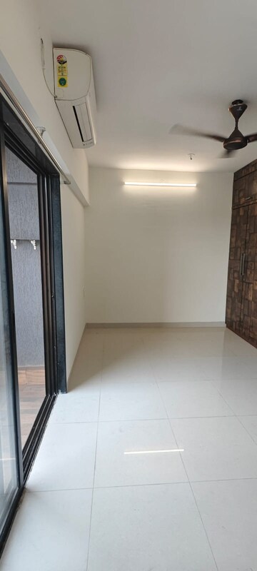 2 BHK Apartment For Rent in Hubtown Hill Crest, Andheri East