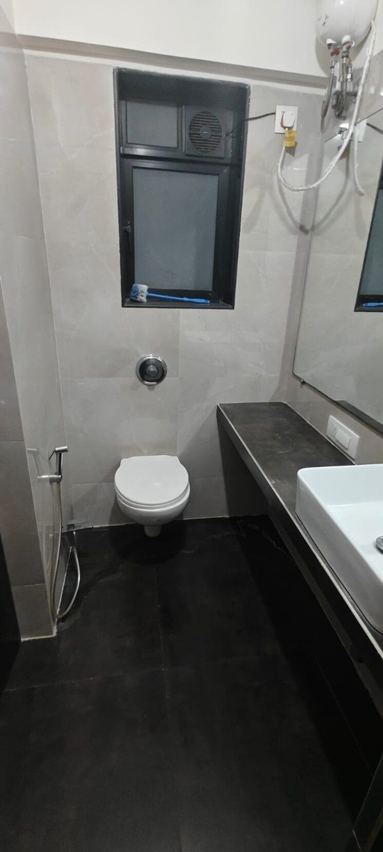 Bathroom, hubtown-hill-crest 2 Bedroom 1100 Sq.Ft. Apartment In Andheri East Mumbai 8716573