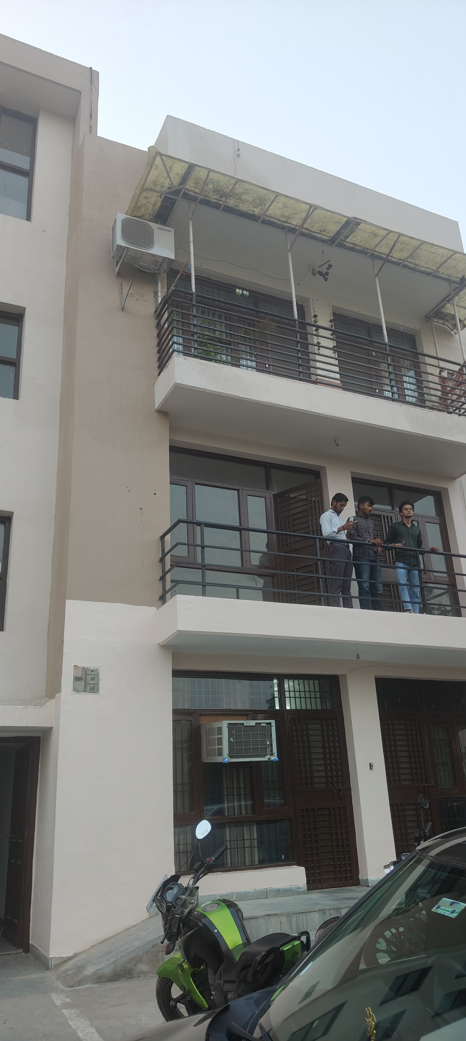 4 BHK + Servant Room Builder Floor For Rent in Wave Floors Premium