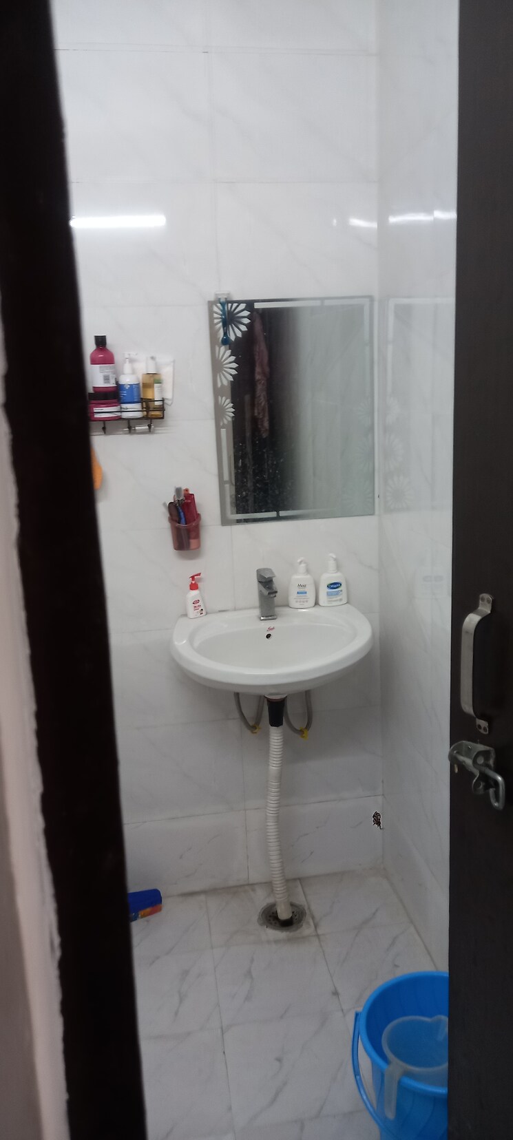  Parking, amar colony 1 RK 350 Sq.Ft. Independent House In Amar Colony Delhi 8716607