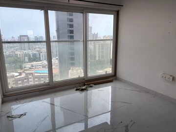Room in 2 BHK Apartment at RNA NG Eclat, Andheri West – for Rent