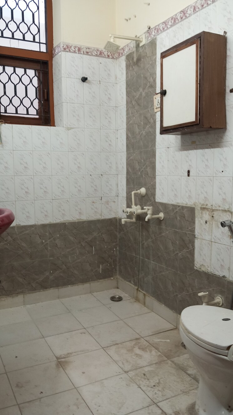 Bathroom, sector 41 2 Bedroom 1350 Sq.Ft. Builder Floor In Sector 41 Noida 8716620