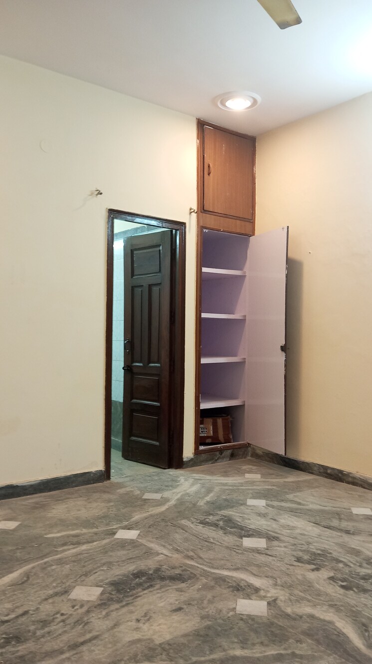 Room, sector 41 2 Bedroom 1350 Sq.Ft. Builder Floor In Sector 41 Noida 8716620