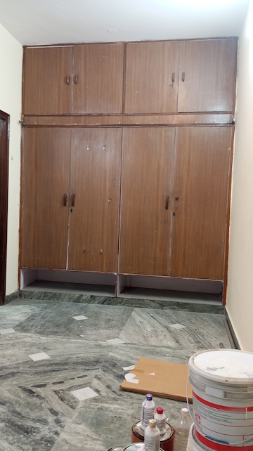 Room in 2 BHK Builder Floor at Sector 41 – for Rent