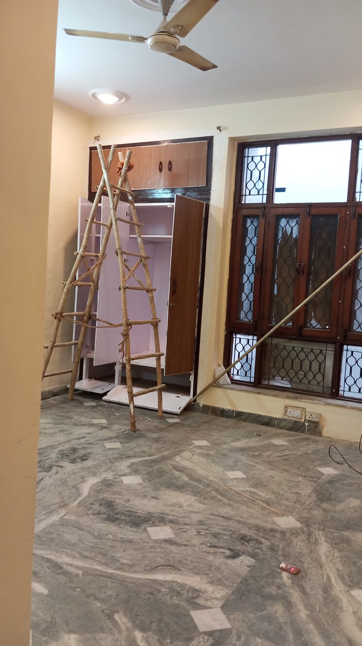 Room, sector 41 2 Bedroom 1350 Sq.Ft. Builder Floor In Sector 41 Noida 8716620