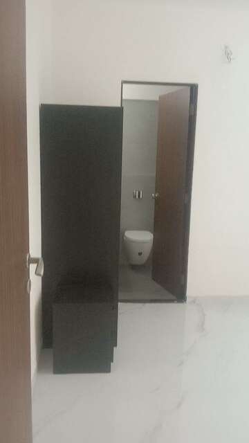 Room in 2 BHK Apartment at Level The Residences, Andheri West – for Rent