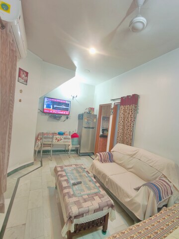 Bedroom in 1 BHK Builder Floor at Sushant Vyapaar Kendra, Sector 43 – for Rent