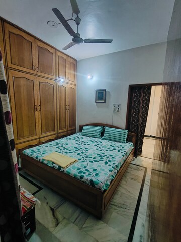 Bedroom in 1 BHK Builder Floor at Sushant Vyapaar Kendra, Sector 43 – for Rent
