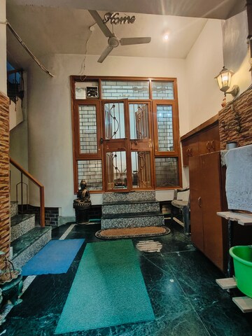 Living Room in 1 BHK Builder Floor at Sushant Vyapaar Kendra, Sector 43 – for Rent