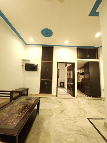 1 BHK Builder Floor For Rent in Sushant Vyapaar Kendra, Sector 43