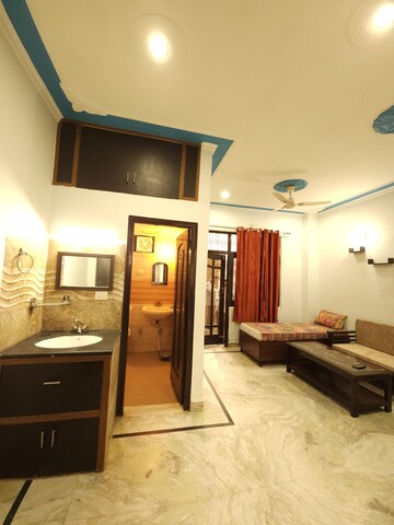 Kitchen in 1 BHK Builder Floor at Sushant Vyapaar Kendra, Sector 43 – for Rent