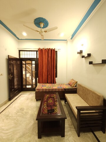 Living Room in 1 BHK Builder Floor at Sushant Vyapaar Kendra, Sector 43 – for Rent