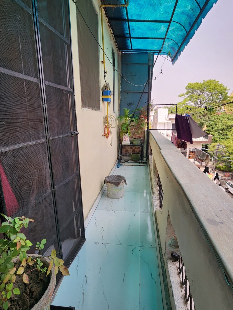 Balcony, rohini sector 7 2 Bedroom 800 Sq.Ft. Builder Floor In Rohini Sector 7 Delhi 8716702