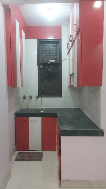 Furnished Amenities in 2.5 BHK Builder Floor at Mayur Vihar – for Sale