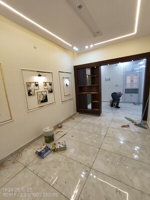 Room in 2 BHK Independent House at Jankipuram Extension – for Sale