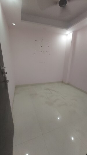 Room in 2.5 BHK Builder Floor at Mayur Vihar – for Sale