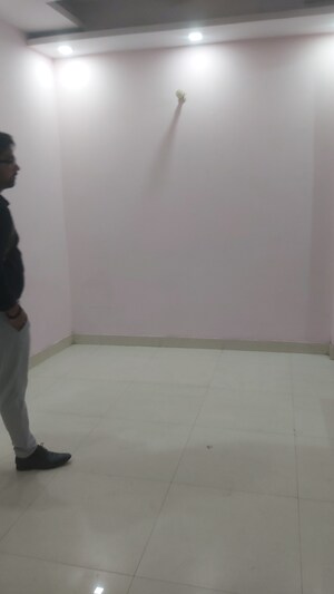 Bathroom in 2.5 BHK Builder Floor at Mayur Vihar – for Sale