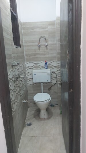 Bathroom in 2.5 BHK Builder Floor at Mayur Vihar – for Sale