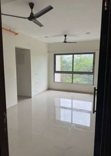 Room in 2 BHK Apartment at Kalpataru Immensa, Kolshet Road – for Rent