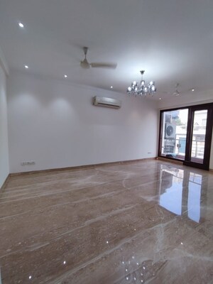 Room in 3 BHK Builder Floor at Saket – for Sale