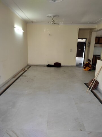 Room in 3 BHK Builder Floor at Uppal Southend, Sector 49 – for Rent